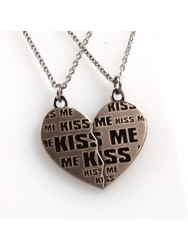 Collana con cuore che si spezza con scritta kiss me